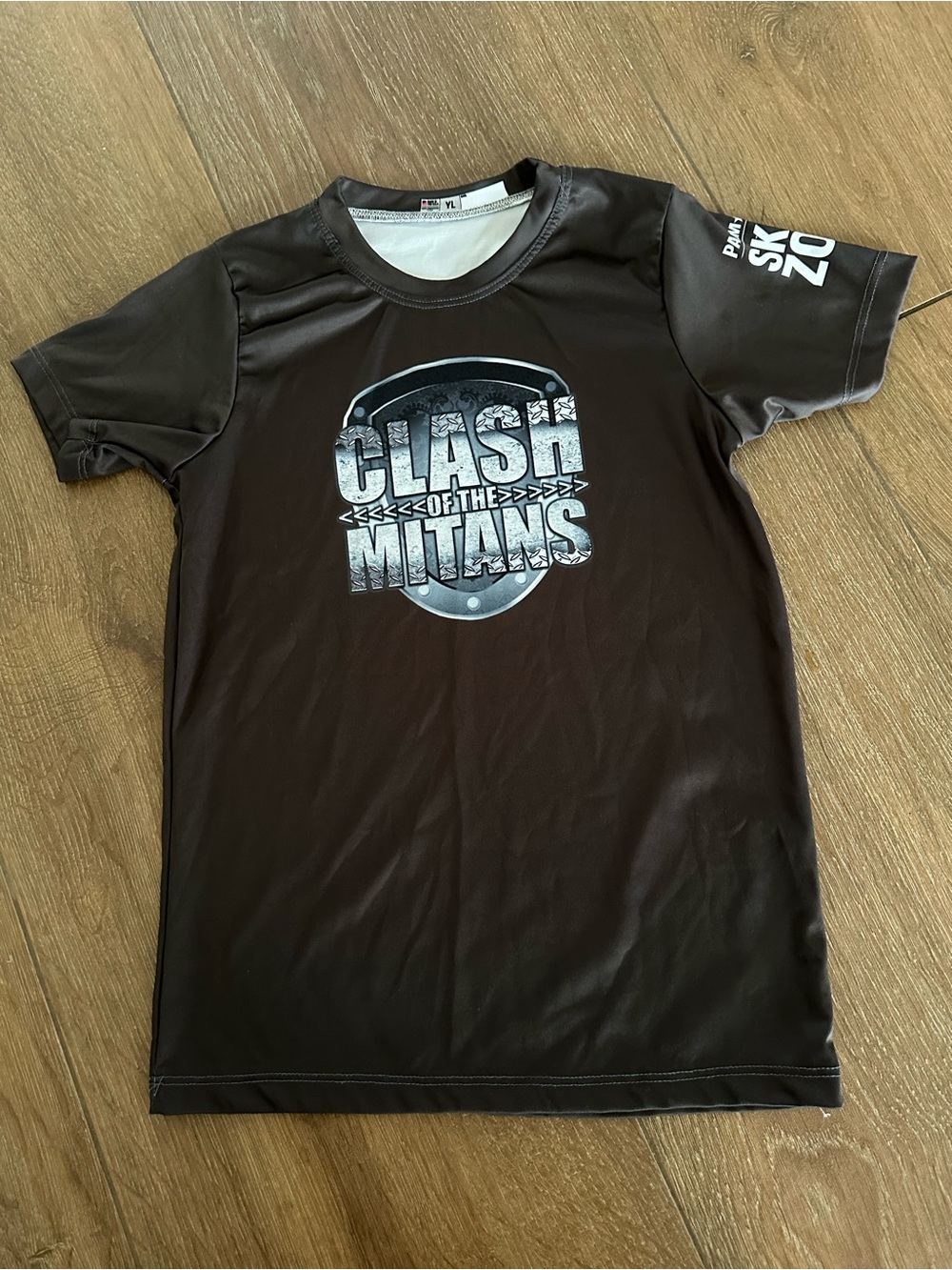 Clash of the Mittans kids Black Graphic Tee shirt size Youth L.